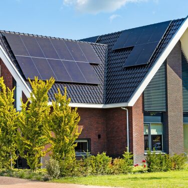 Moderne en robuuste woning met strakke afwerking