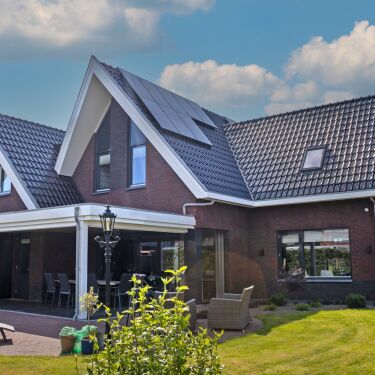 Moderne en robuuste woning met strakke afwerking