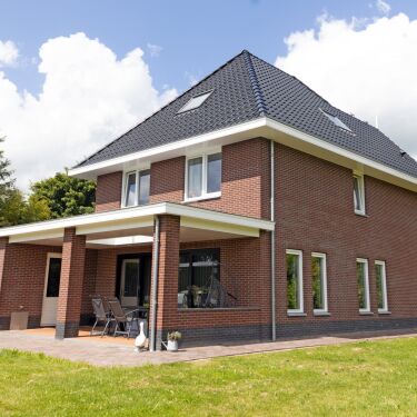Stijlvolle vrijstaande woning en bijpassende bedrijfsruimte