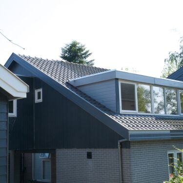 Uitbreiding woonhuis, sluis en verlenging dak bestaande woning